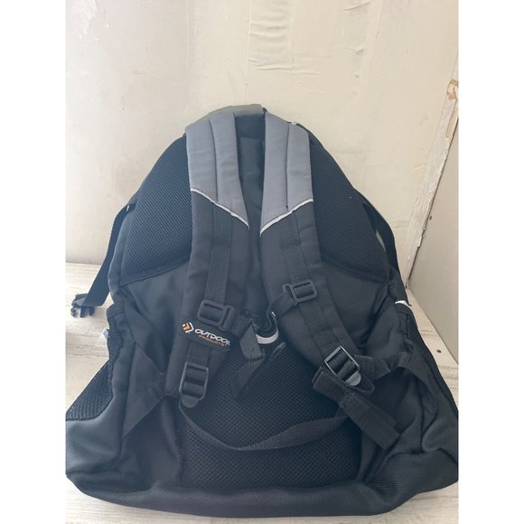 Outdoor Products padded zippered backpack with side pouches - Picture 2 of 10